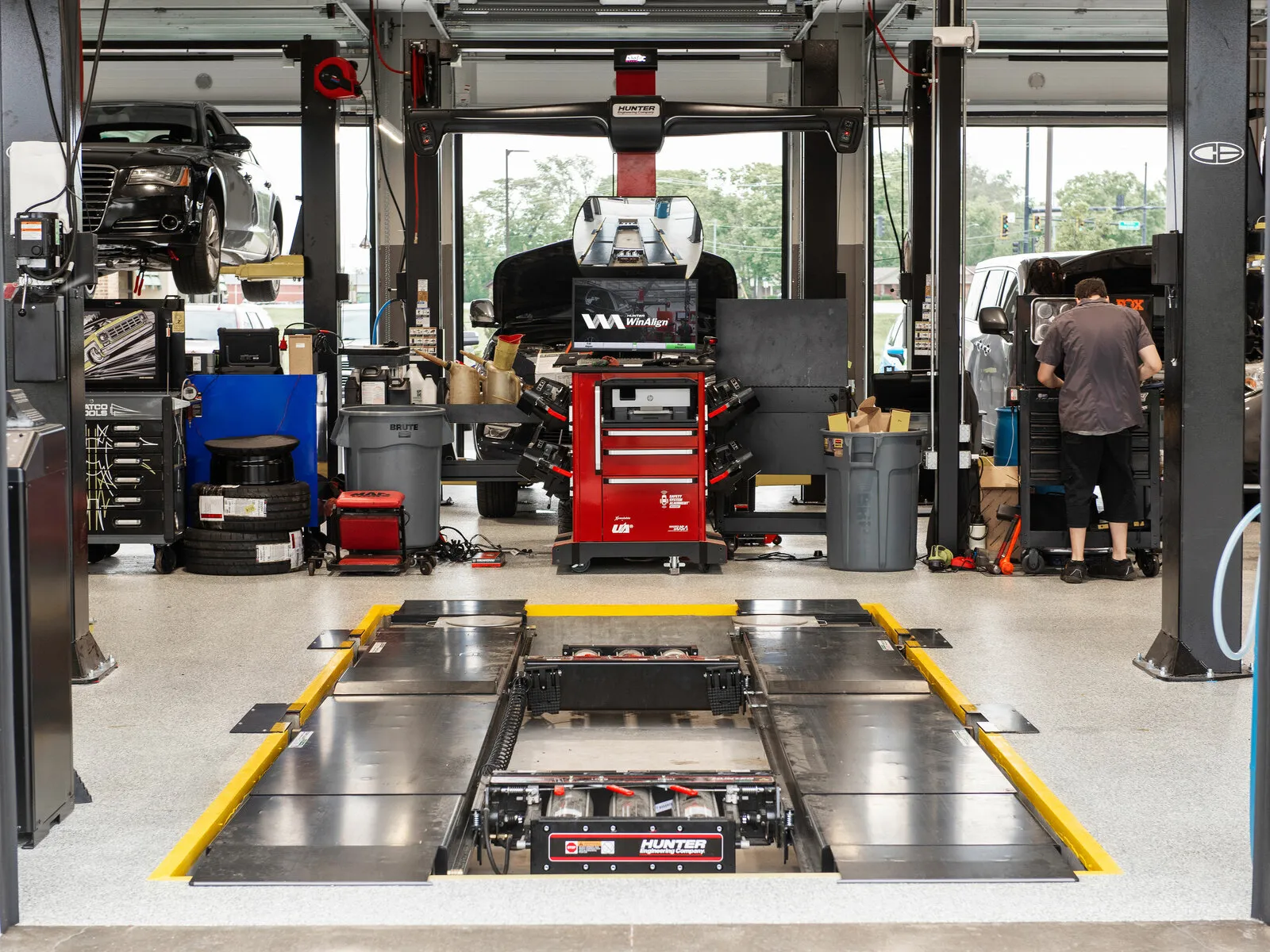 Hunter HawkEye Elite alignment machine in an automotive service bay